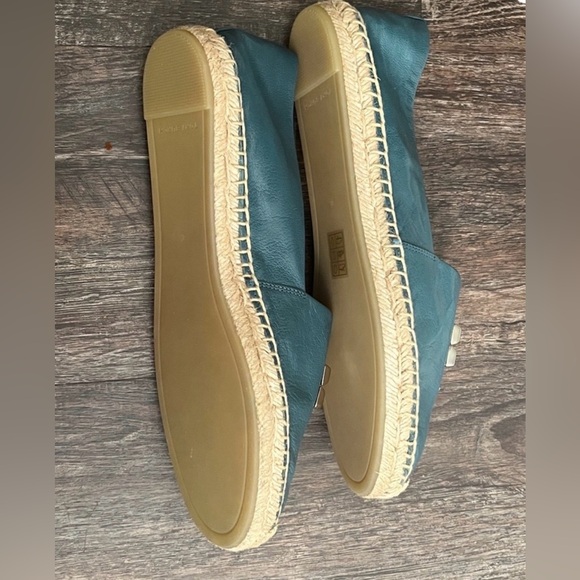 NWOT Tory Burch Teal Espadrilles with Silver Logo - Picture 3 of 4